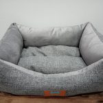 Cama gris terciopelo pequeña